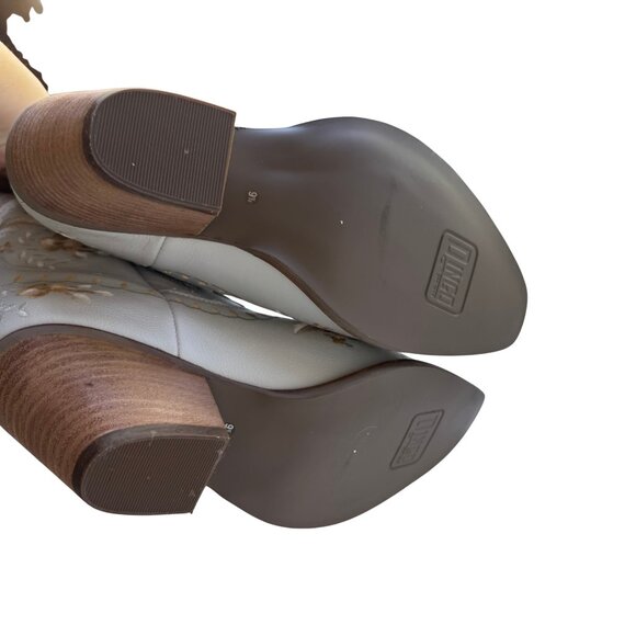 Brand New with Tags Boot Barn Dingo Ivory Embroidered Western Cowboy Boots - Picture 7 of 7